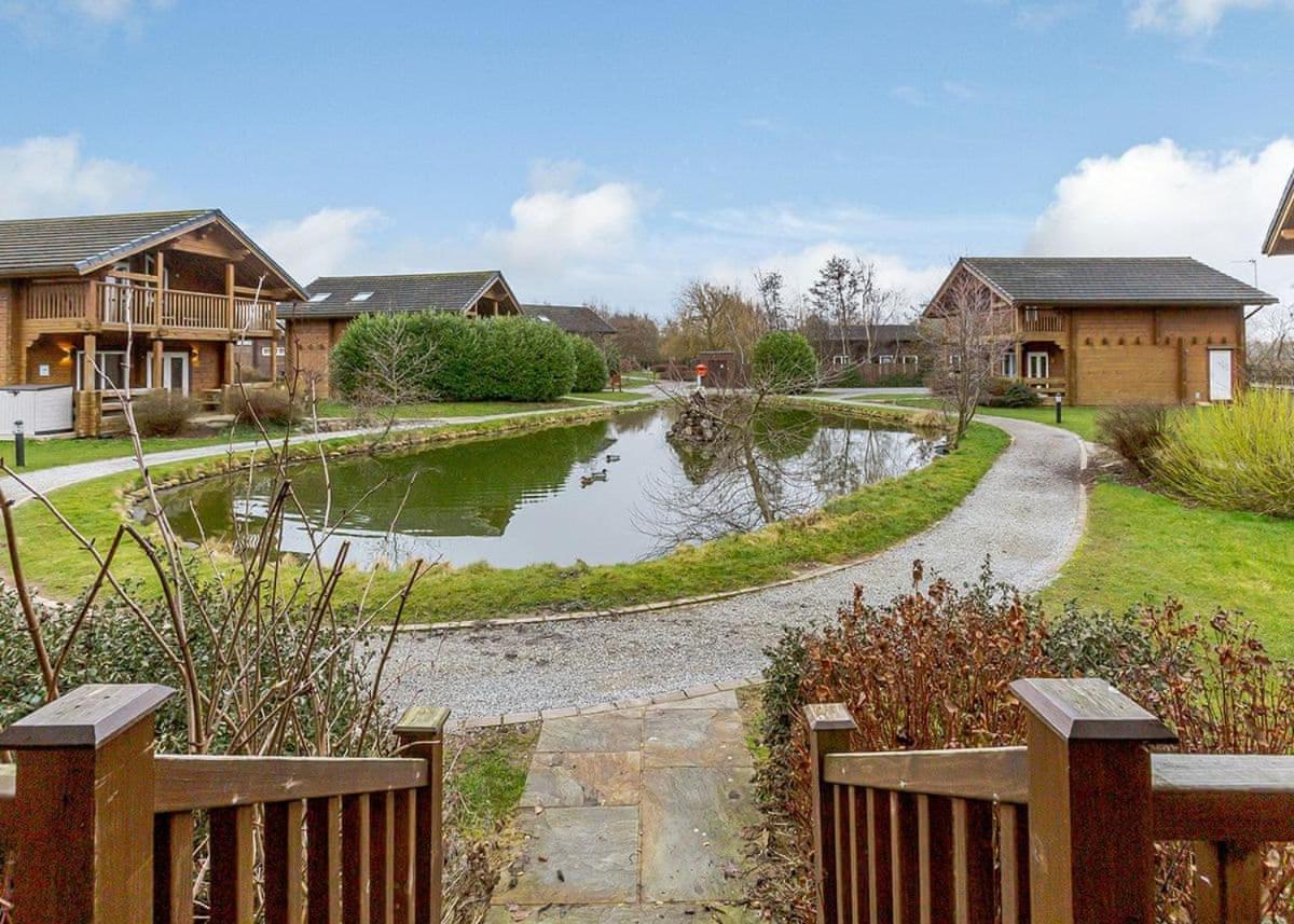 Woodland Lakes Lodges サースク エクステリア 写真